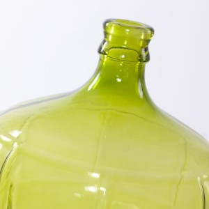 Vaso in vetro verde Ø28H57