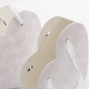 Contenitore cuore in cartone bianco 29.3X24.