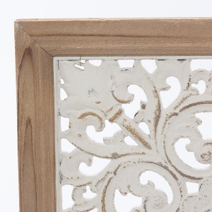 Pannello decorativo in abete intagliato 44X3H44