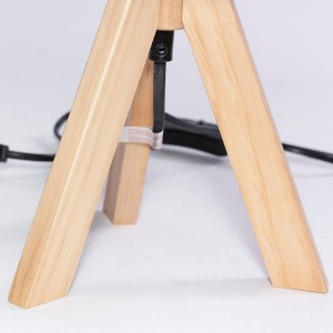Lampada treppiede in abete 15X15H24